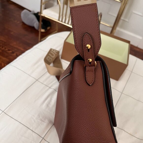 Burberry Note Medium Crossbody - Picture 10 of 11